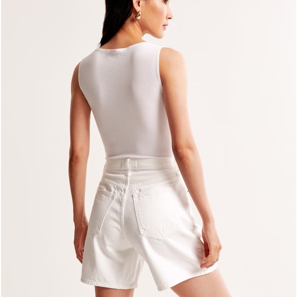 High Rise Loose Short - Picture 2 of 7